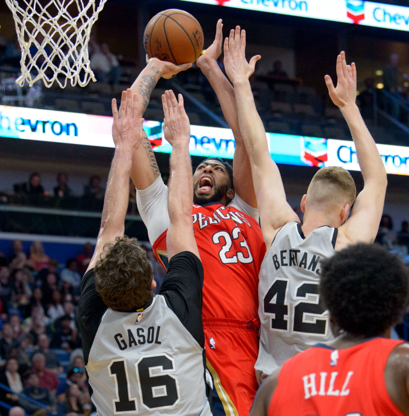 no.pelicansspurs.041218.021.JPG